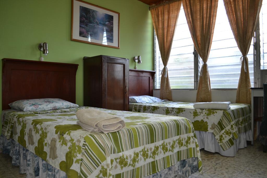Hotel Oasis San Salvador Habitación foto